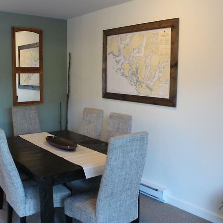 Siennas Harbour House Apartment Tofino Bagian luar foto