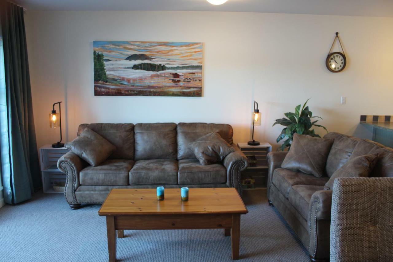 Siennas Harbour House Apartment Tofino Bagian luar foto
