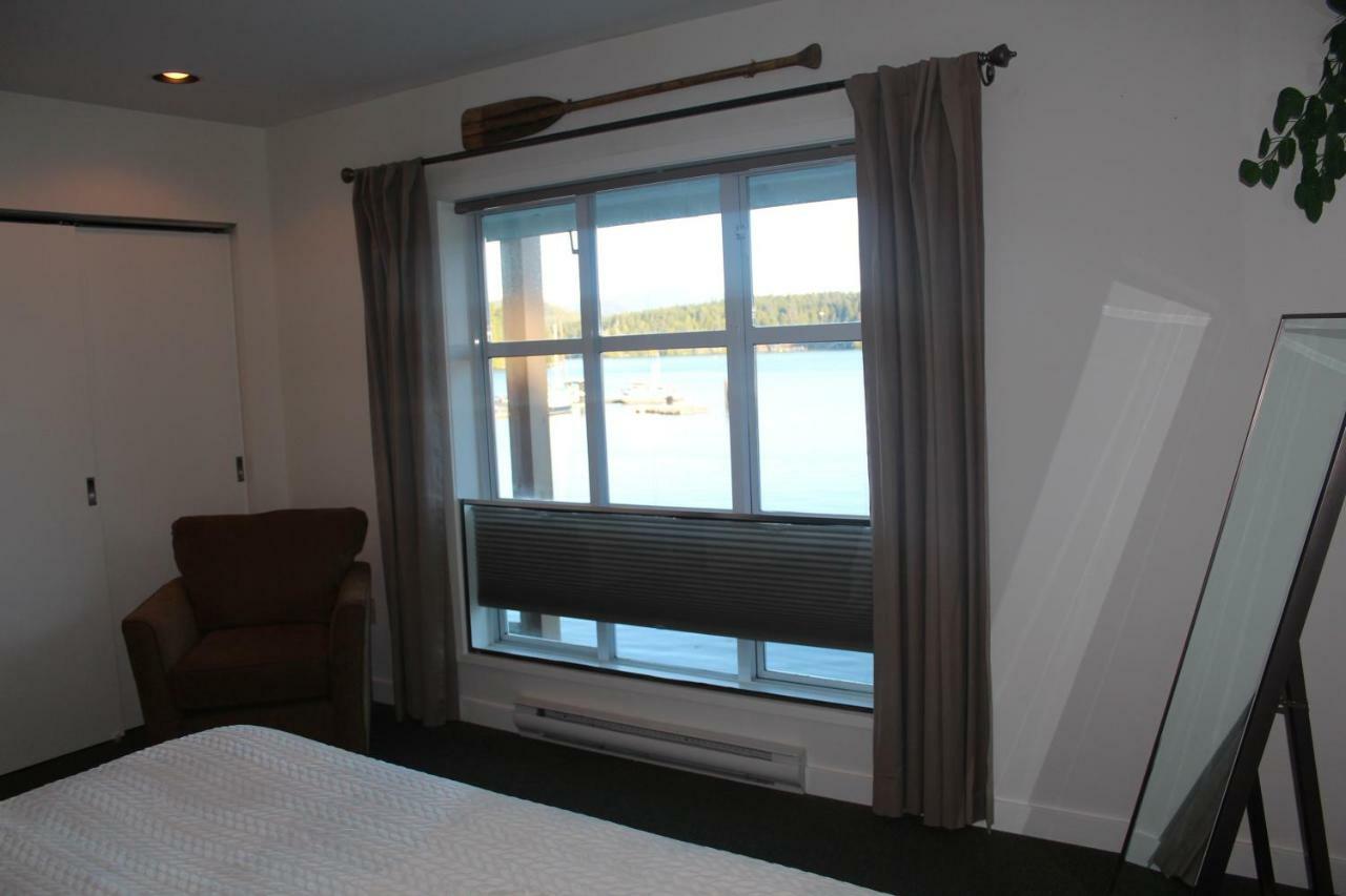 Siennas Harbour House Apartment Tofino Bagian luar foto