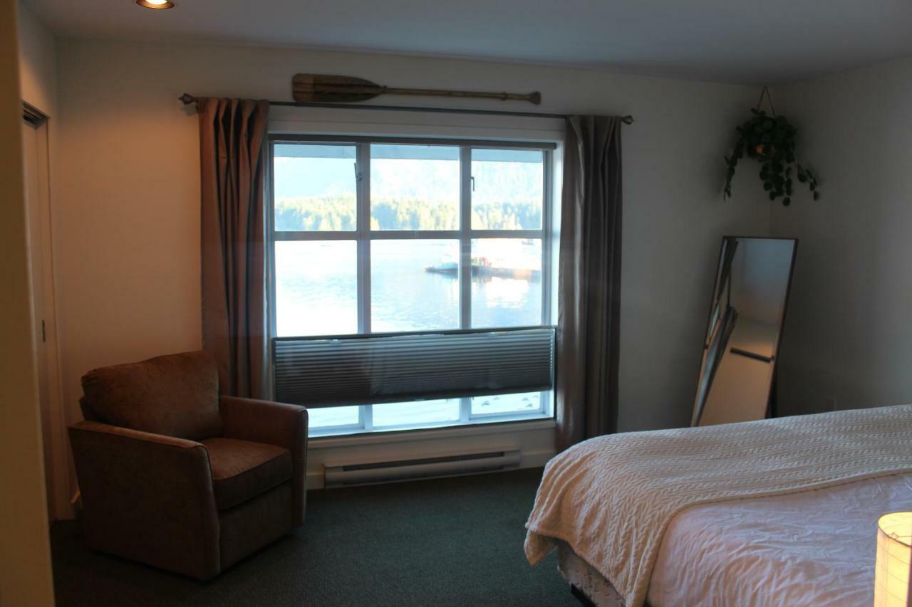 Siennas Harbour House Apartment Tofino Bagian luar foto